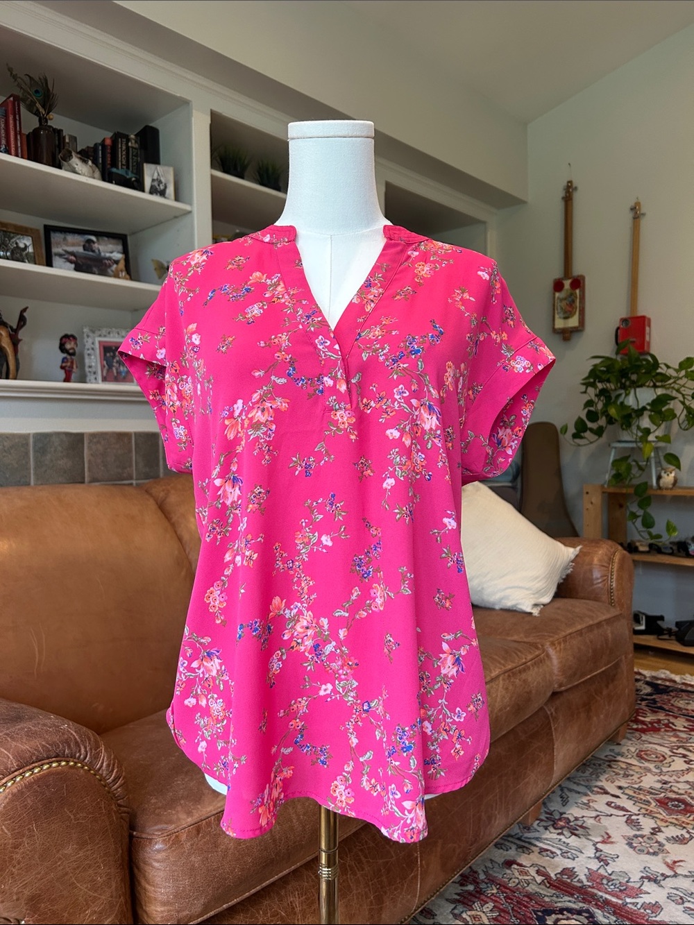 🌸3 FOR $20🌸 
 Cynthia Steffe Hot Pink Floral Split V-Neck Cap-Sleeve Blouse